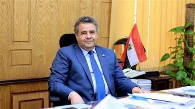 رئيس جامعة بنها يناقش خطة عمل المستشفيات