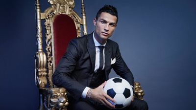 «فيفا» يهنئ كريستيانو رونالدو بعيد ميلاده الـ33: «الملك»