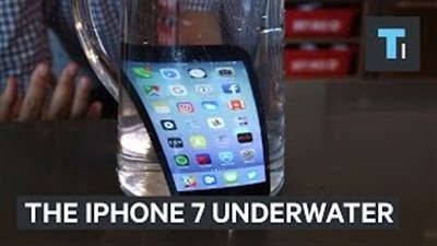 بالفيديو.. شاهد ماذا حدث لهاتف «آي فون 7» بعد وضعه في المياه