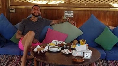 أحمد الفيشاوي يستمتع بإجازته في دهب