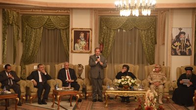 محافظ الإسكندرية يقدم التهنئة للأقباط بعيد القيامة المجيد (صور)