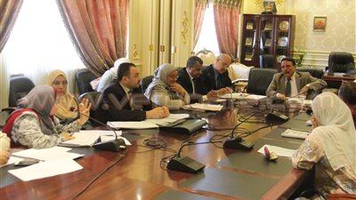 الخدمة المدنية يمنح السلطات إعادة توزيع العاملين بالجهاز الإداري