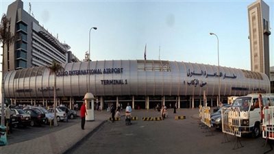عمدة مدينة فرانكفورت يصل مطار القاهرة