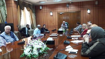 محافظ بورسعيد يبحث مقترح تطوير مداخل المدينة الباسلة