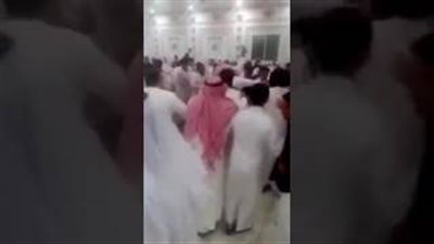 بالفيديو.. حفل زفاف يتحول إلى مشاجرة عنيفة بالكويت