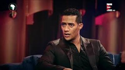 محمد رمضان يكشف حقيقة إزالة اسم «الزعيم» من فوق مسرح الهرم (فيديو)‎