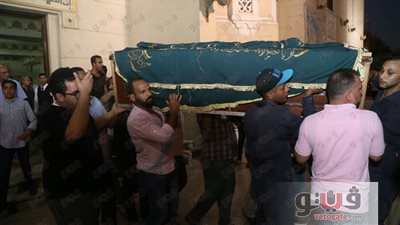 بالصور.. نجوم الفن يشاركون في تشييع جنازة والدة ليلي علوي