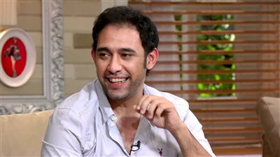 عمرو مصطفى يوضح تفاصيل عودته للعمل مع عمرو دياب