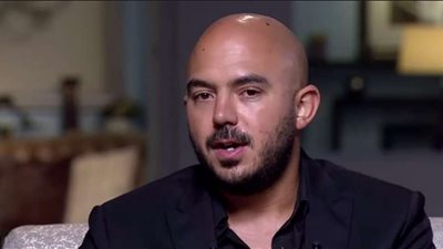 محمود العسيلي ينشر صورة مع فتاة.. والجمهور: 