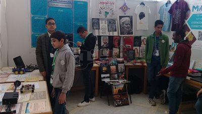 محافظ الجيزة يتفقد إبداعات طلاب المحافظة بالملابس الرياضية (صور)