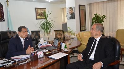 بالصور.. وزير القوى العاملة يبحث مع محمد السويدي أسس قانون العمل الجديد