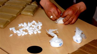 ضبط «المجنون» بحوزته 50 تذكرة هيروين في دمياط