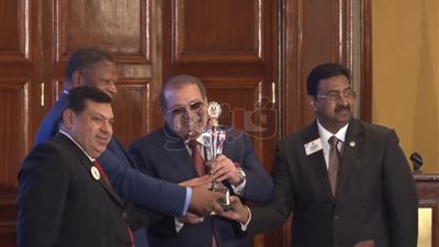 بالصور.. نادي الليونز يمنح وسام الابداع لحسن راتب