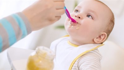 7 نصائح تساعدك في تغذية طفلك بطريقة سليمة