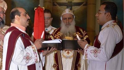 محافظ الغربية يحضر قداس عيد القيامة بكنيسة مارجرجس في طنطا (صور)
