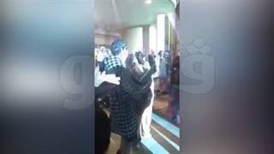 منة شلبي ترقص على «العب يلا» في حفل زفاف حسام حبيب وشيرين (فيديو)