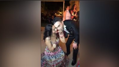 حسام حبيب يقبل يد «شيرين» في حفل زفافهما (فيديو)