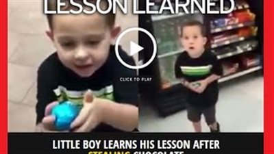بالفيديو.. أب يلقن ابنه درسا قاسيا بعد سرقته شوكولاتة