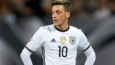 «أوزيل» على مقاعد البدلاء لأول مرة منذ 2008