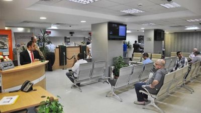 هدوء نسبي بالبنوك بعد استئناف عملها مع انتهاء إجازة العيد