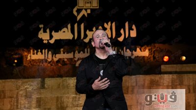 بالفيديو.. هشام عباس يصل مسرح المحكي لإحياء حفل مهرجان القلعة