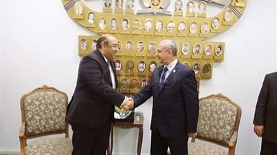 «الجمارك» توقع عقد توريد المرحلة الأولى من أجهزة الفحص بالأشعة (صور)