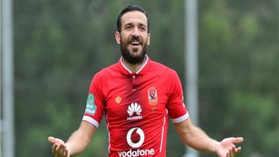 الأهلي يتوصل لاتفاق مع علي معلول لتجديد تعاقده