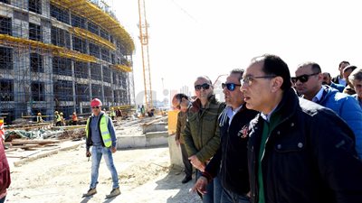 مدبولي: «عندنا شغل كتير وشركات المقاولات الجادة ستحصل على مشروعات أكبر»