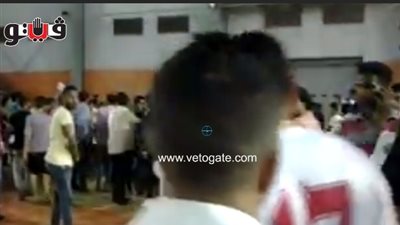 بالفيديو.. أمن الزمالك يعتدي على مشجع لسرقة تذاكر «لقاء الوداد»