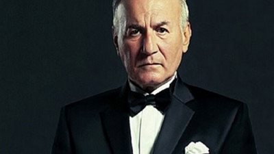 رجاء الجداوي تنعى عزت أبو عوف برسالة مؤثرة