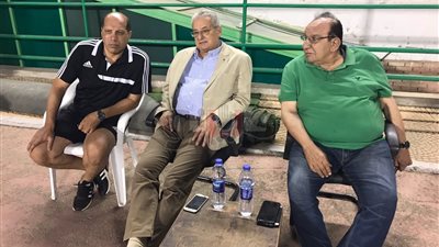 محسن صلاح وعادل فتحي يتابعان تدريب المقاولون (صور)