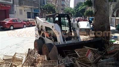 بالصور.. حملة لإزالة الإشغالات بحي وسط الإسكندرية