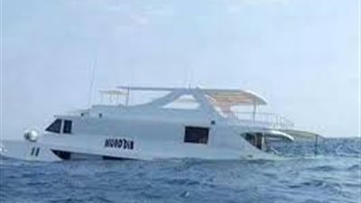 إنقاذ 8 مصريين تعطل بهم لنش سياحي في البحر الأحمر