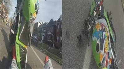 بالفيديو والصور.. حادث مروع لسائق طارت دراجته النارية