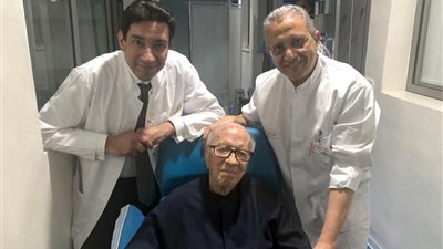 السبسي يمدد الطوارئ بعد تعافيه.. والعربية تعتذر عن خبر الوفاة