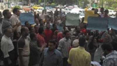 وقفة احتجاجية أولياء أمور الطلاب بمدرسة 25 يناير بالإسماعيلية