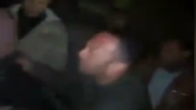 علقة ساخنة لشخصين حاولا سرقة «دراجة نارية» في الشرقية (فيديو)