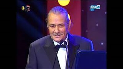 فاروق الفيشاوي يعلن إصابته بالسرطان لحظة تكريمه بمهرجان الإسكندرية