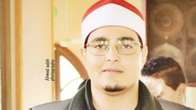 تفاصيل إشهار سلاح أبيض في وجه قارئ قرآن.. المتهم يفاجئ الشيخ بـ «مطواة» لإجباره على إعادة التلاوة.. الطنطاوي يعتذر لجمهوره.. والمواطن بعد ضبطه: بعشق صوته