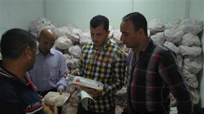 ضبط 2.5 طن دواجن فاسدة داخل مجزر في الغربية (صور)