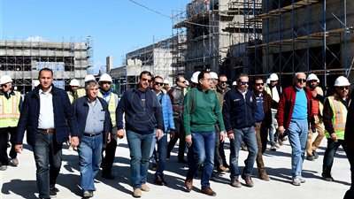 رئيس الوزراء يتفقد مشروعات مركز مارينا العلمين السياحي