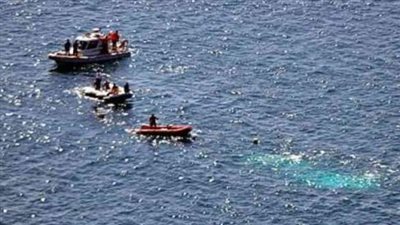 القوات البحرية تسيطر على حريق في لنش سياحي بالغردقة