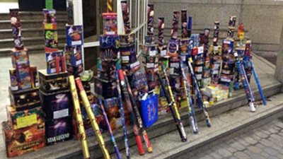 ضبط تاجرين بحوزتهما 477 ألف صاروخ ألعاب نارية في الجمالية