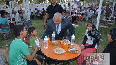 بالصور.. إفطار جماعي لعمال النظافة وذوي الاحتياجات بالوادي الجديد