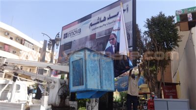 محافظ الأقصر يقرر إزالة بنرات التهنئة بالعيد: «إهدار للمال العام»