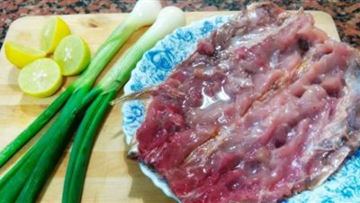 كيف تميز بين الفسيخ الصالح للأكل والفاسد (فيديو)