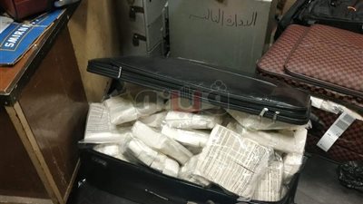 ضبط محاولة تهريب 85 كيلو سجائر وشيش إلكترونية بمطار القاهرة (صور)