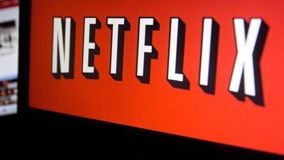 «نيتفليكس» يبدأ تنزيل الأفلام على هاتفك مجانا