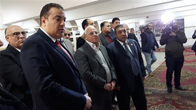 محافظ بورسعيد يستعرض نماذج مشروع تطوير شارع فلسطين (صور)