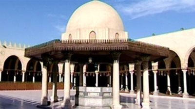 القاهرة تحتفل بعيدها القومي بنقل شعائر الجمعة من مسجد عمر بن العاص